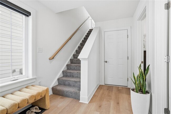 Building Photo - 4009 Cottage Wy