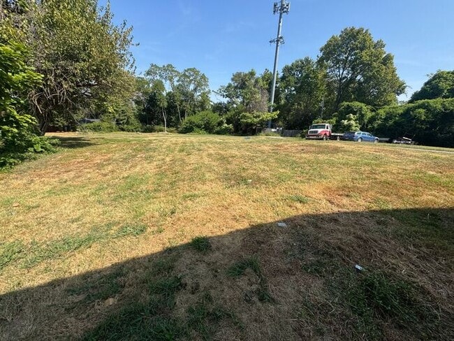 Building Photo - Freshly renovated 3bed/1bath!!