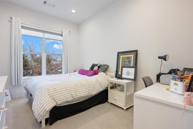 Building Photo - 1136 Adele St