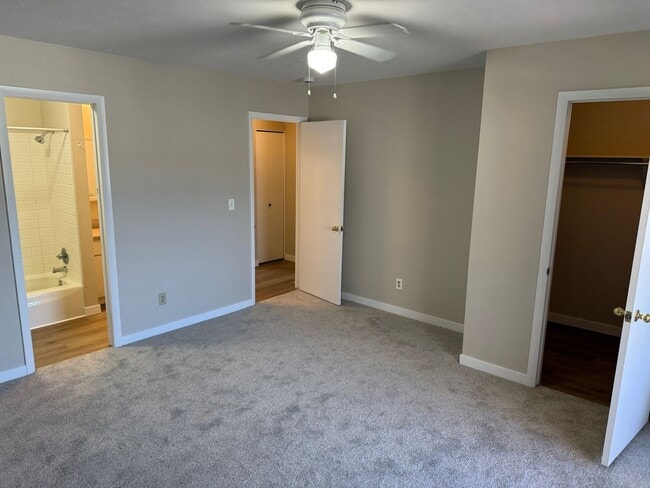 Building Photo - Spacious 2-bed, 1.5-bath Townhouse-Delivers Comfort & Convenience