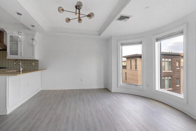 Building Photo - 34 Cambridge Wy