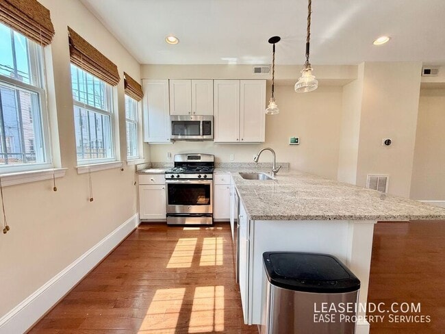 Building Photo - 159 V St NE