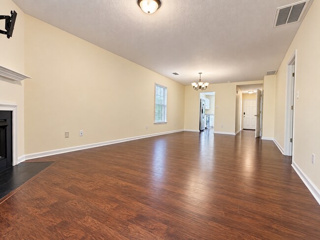 Building Photo - 126 Thorn Tree Ln