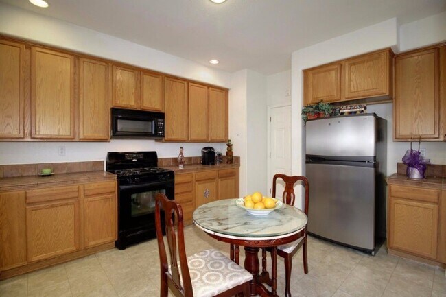 Building Photo - North Natomas 2 Story 3 Bedroom w/ Loft. 2 Car Attached Garage