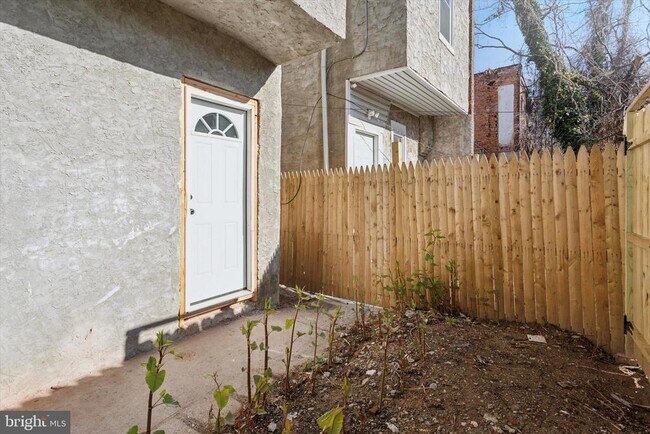 Building Photo - 2350 N Opal St