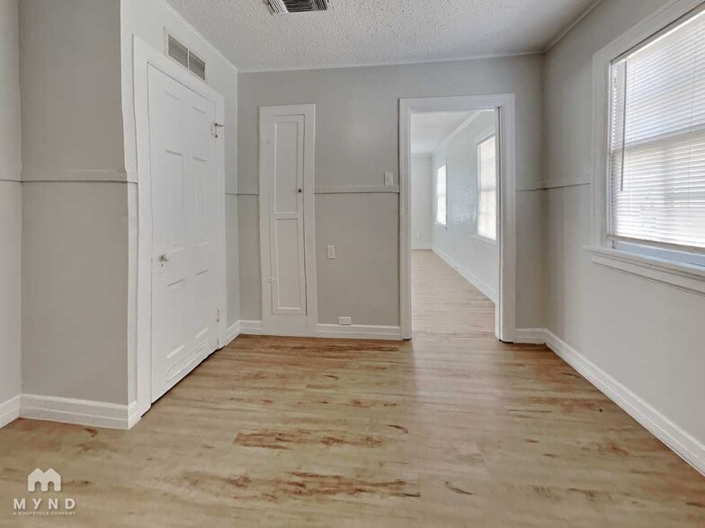 Building Photo - 2216 28th St