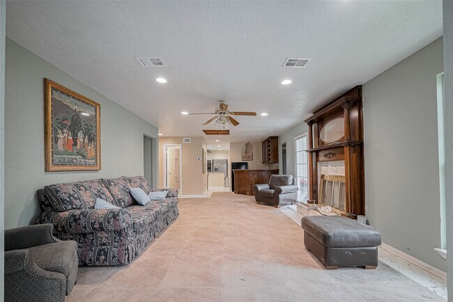 Building Photo - 4015 Black Locust Dr