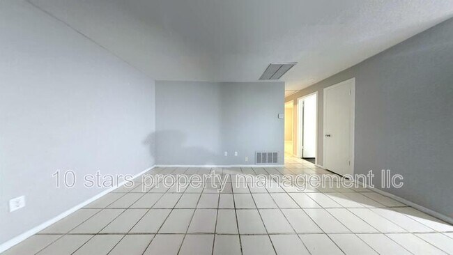 Building Photo - 972 San Christopher Dr