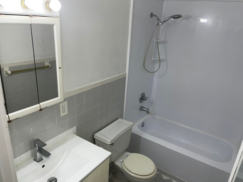 Building Photo - 536 14th St