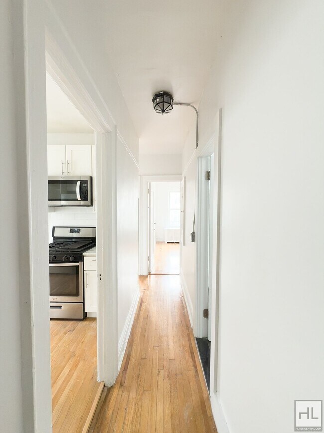 Building Photo - Beautifully Renovated 3-Bedroom with Priva...