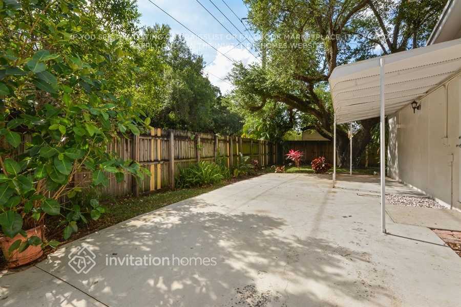 Building Photo - 3100 SW 20th Ct