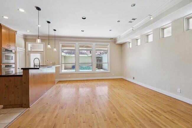 Building Photo - 5512 Val Verde St