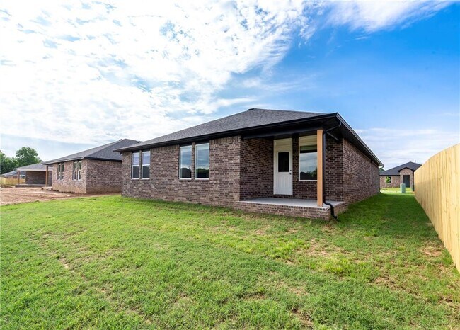 Building Photo - 813 Heeler Ave