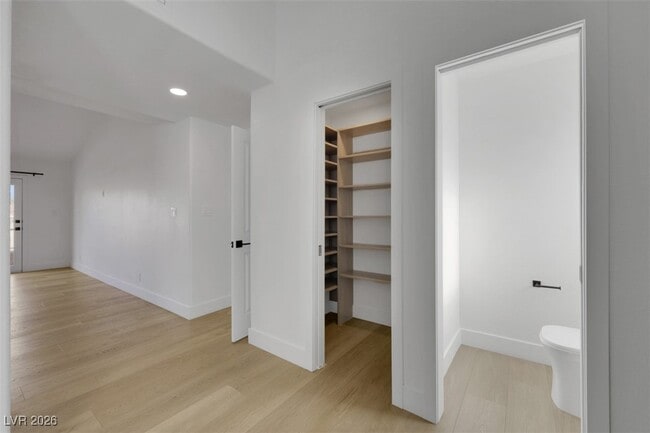 Building Photo - 7132 Mission Hills Dr