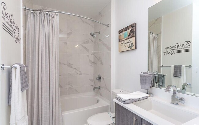 Building Photo - 729 Northwest Dr