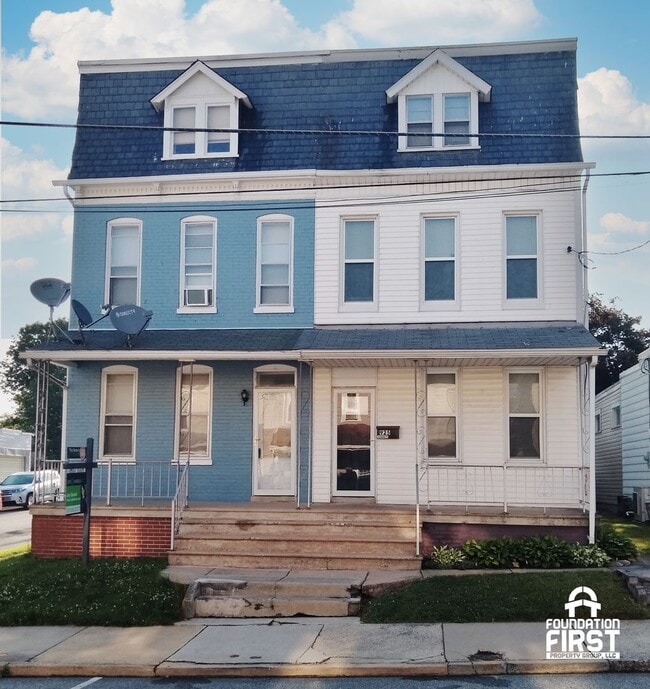 Building Photo - 5 Bed / 2 Bath Single Family Duplex