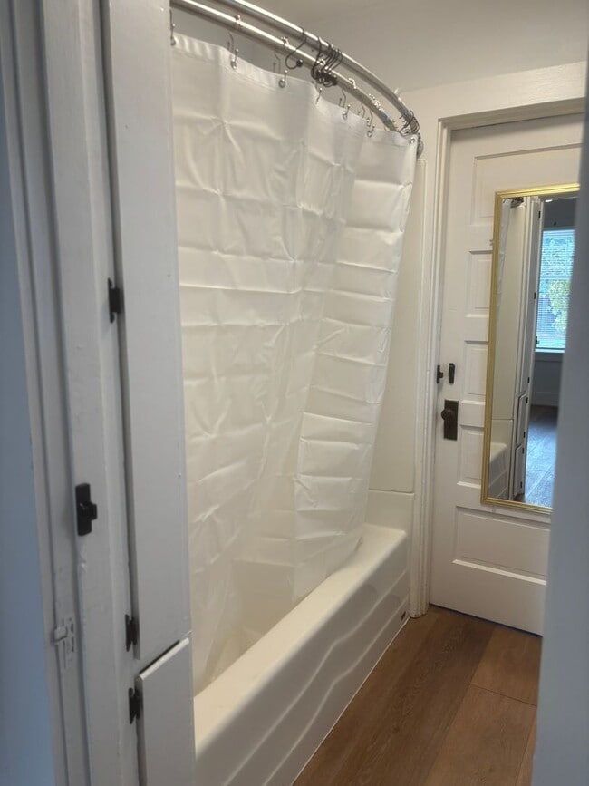 Building Photo - 2 Bedroom 1 Bath single family home