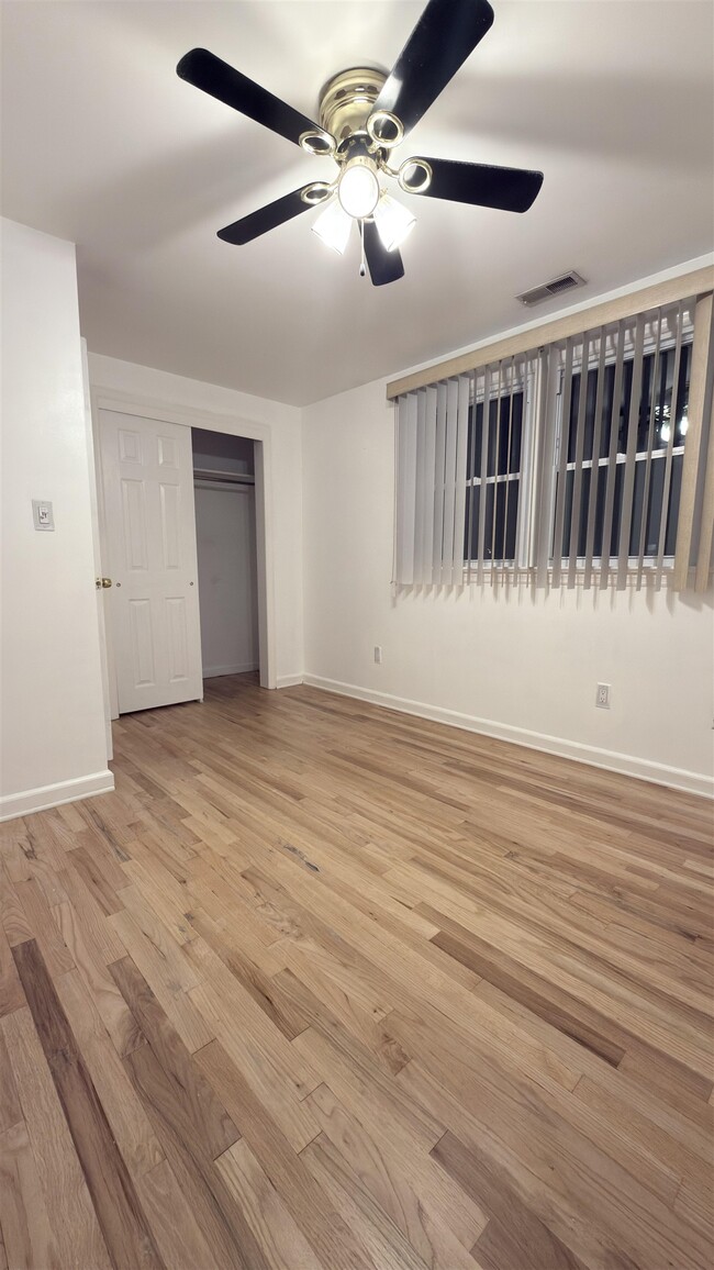 Building Photo - 273 Paulanne Terrace