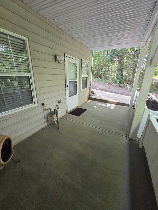 Building Photo - 319 Silverberry Ct