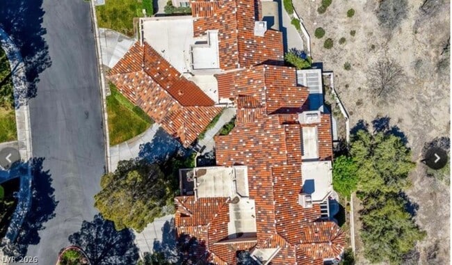 Building Photo - 8243 Round Hills Cir