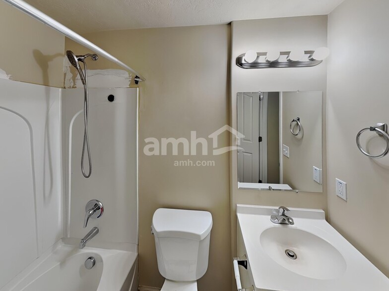 Building Photo - 4968 W Diamondback Dr