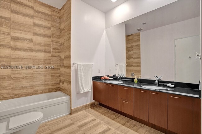 Building Photo - 16001 Collins Ave