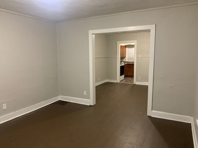 Building Photo - 527 N Bradley Ave