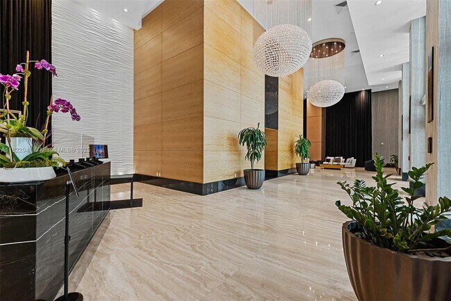 Building Photo - 950 Brickell Bay Dr