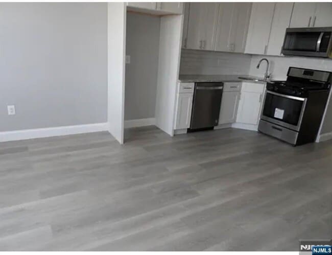 Building Photo - 209 Avenue F