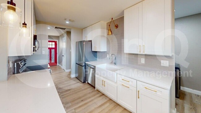 Building Photo - 1313 Milford Dr