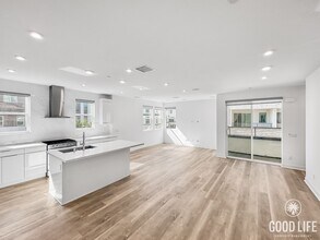 Building Photo - Beautiful 3BD/2.5BA W/ AC and Attached Gar...