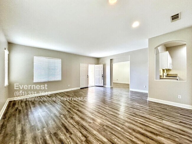 Building Photo - Beautiful 3-Bedroom Home with Fireplace an...