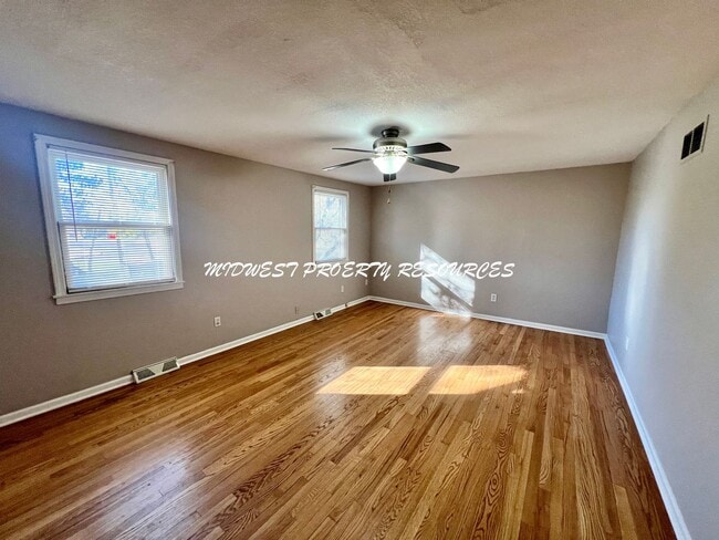 Building Photo - Spacious 4-Bedroom, 3-Bathroom Home with Fenced Yard and Bonus Spaces!