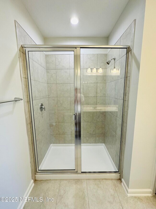 Building Photo - 84 Pinebury Ln