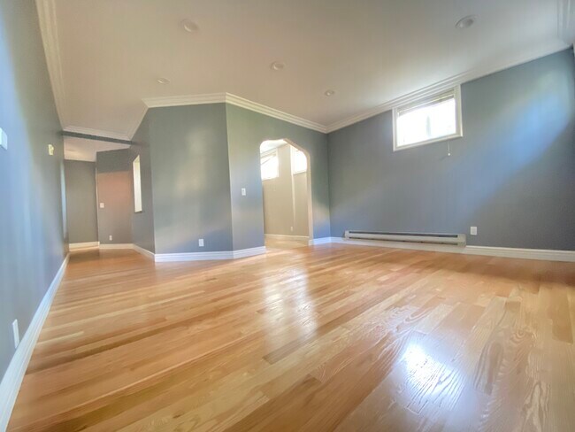 Building Photo - 152 S Peck Dr