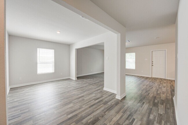 Building Photo - 4 bedroom home in Conroe!