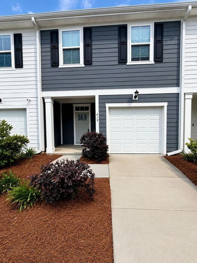 Building Photo - Beautiful 3 Bed / 2.5 Bath Townhome in Foxbank Plantation