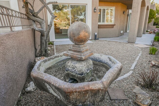 Building Photo - Beautiful 2 bd/2 bath condo in luxury gated Summerlin community ON TPC GOLF COURSE