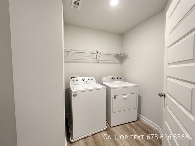 Building Photo - 213 Logan Crest Ct