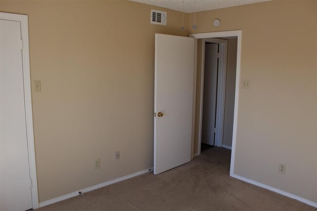 Building Photo - Cozy 2 bedroom Condo in Far North Dallas w...