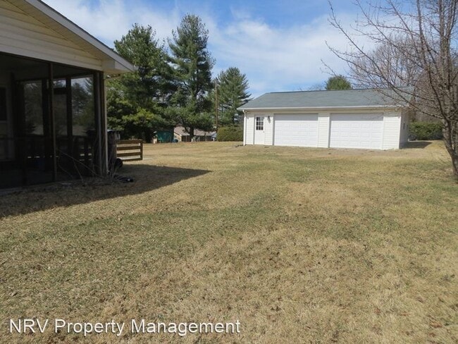 Building Photo - 4 br, 2 bath House - 815 N. Drive