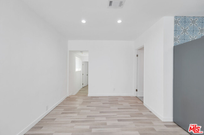 Building Photo - 3214 Atwater Ave