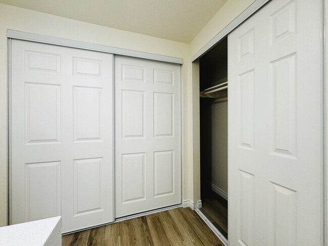 Building Photo - 2105 E Petunia St