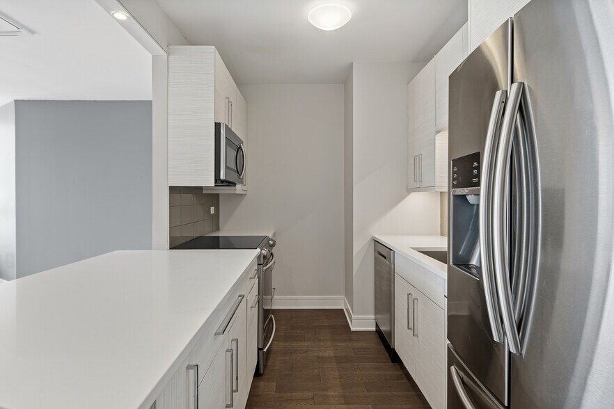 Building Photo - 400 N La Salle Dr