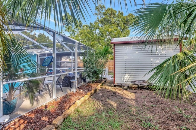 Building Photo - 3 BEDROOM 2 BATHROOM POOL HOME LOCATED IN ST. PETERSBURG