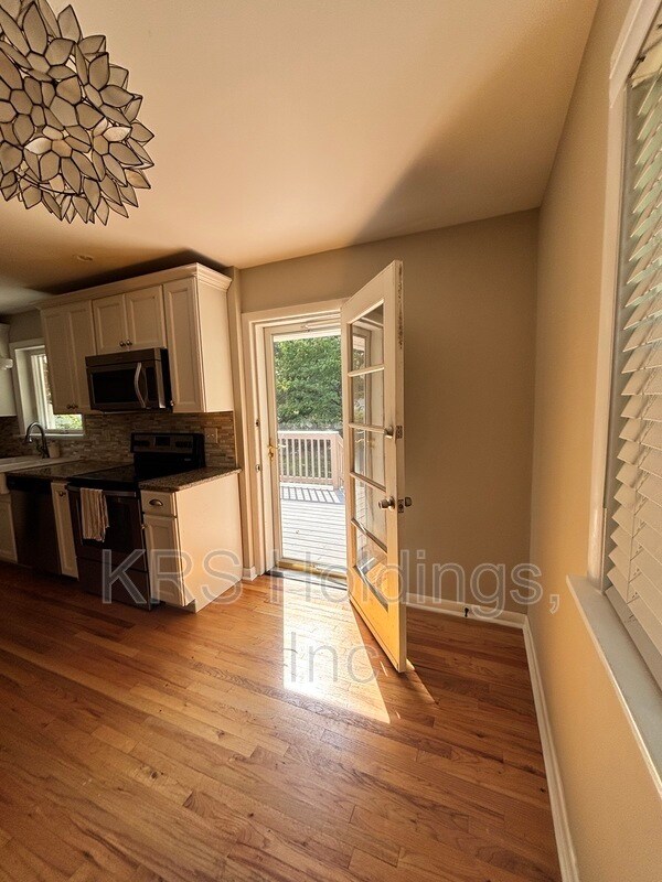 Building Photo - 2318 Penrose Dr