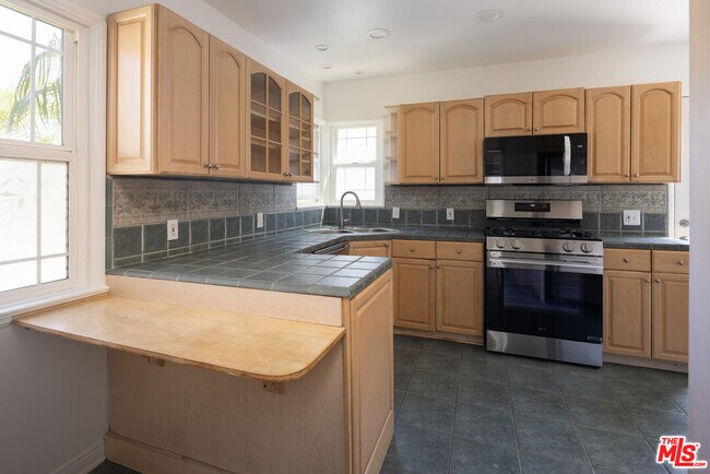 Building Photo - 8333 Airlane Ave