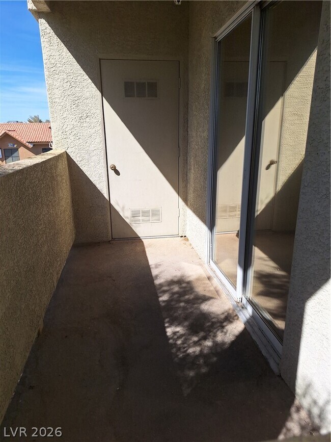 Building Photo - 6156 Pine Villa Ave