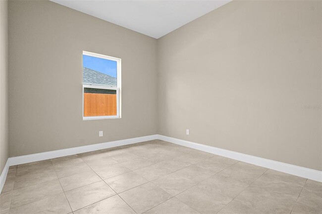 Building Photo - 4 Lindsay Dr