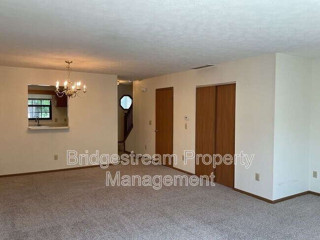 Building Photo - 4595 Burchdale St